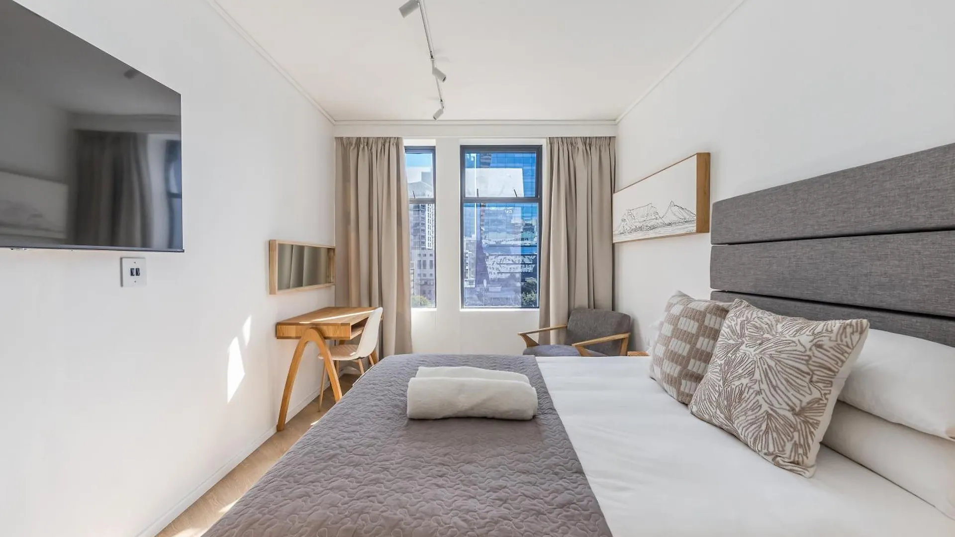 Daire Centrally Located Studio With Pool At Zeeland Pier - 710 Cape Town