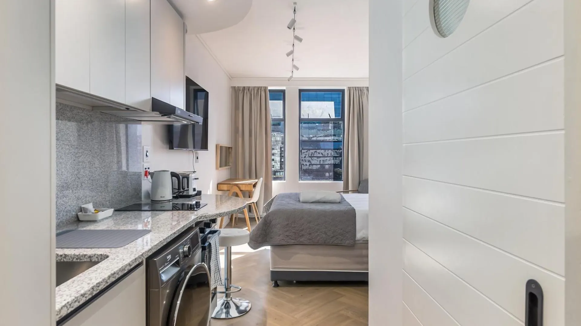Centrally Located Studio With Pool At Zeeland Pier - 710 Cape Town Daire